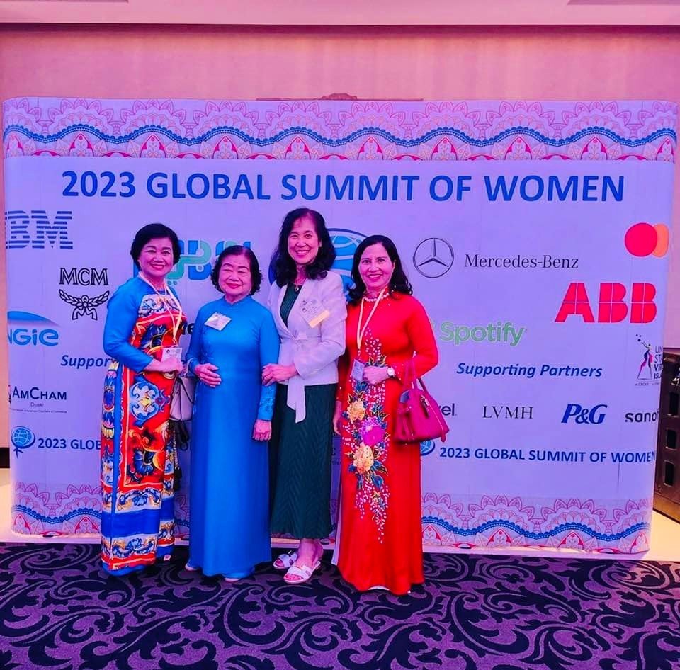 bao-minh-tham-gia-hoi-nghi-thuong-dinh-phu-nu-toan-cau-2023