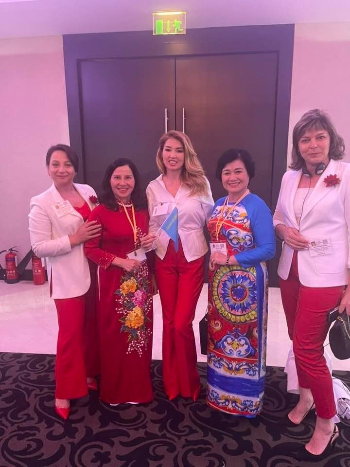 bao-minh-tham-gia-hoi-nghi-thuong-dinh-phu-nu-toan-cau-2023