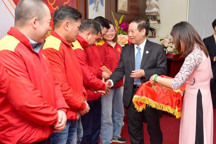 khai xuan dau nam at ty 2025 tai cong ty cp banh mut keo bao minh khai xuan 2025 banh keo bao minh 6