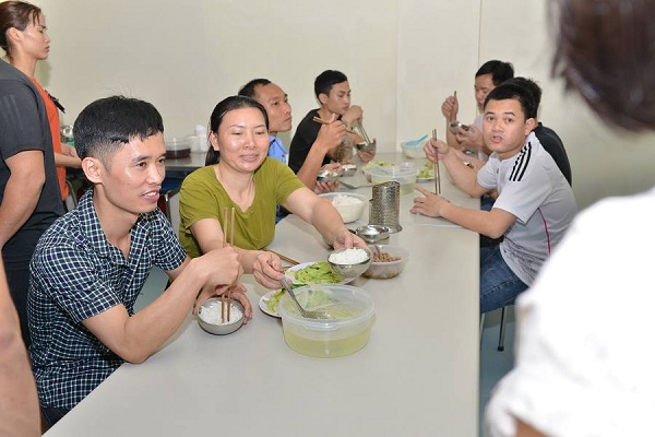 p110bua trua bao minh 1