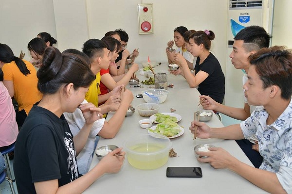 p110bua trua bao minh 3