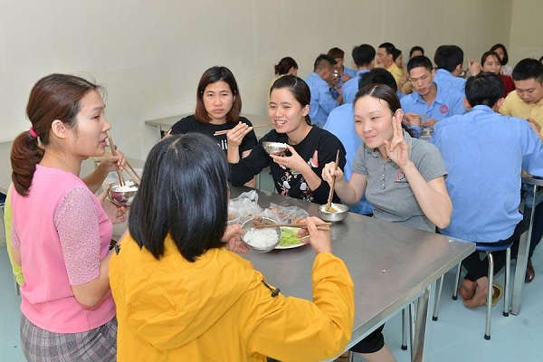 p110bua trua bao minh 4