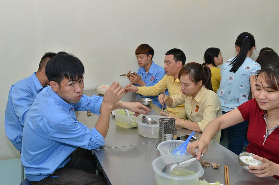 p110bua trua bao minh