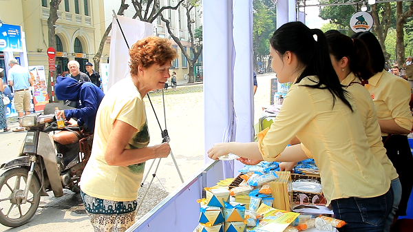 p17banh min sandochi hoa cung giai dieu soi dong cua mua he chau au tai ha noi 9