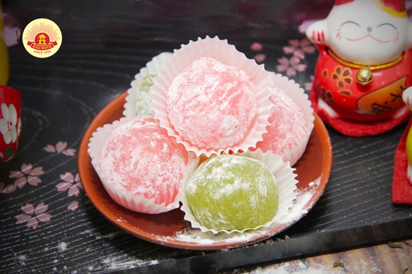 Ngoài Bánh Giầy vị trà xanh, Bảo Minh còn nhiều loại Bánh Giầy đa dạng hương vị khác như: vị trà xanh matcha, vị cafe socola, vị sữa dâu,...