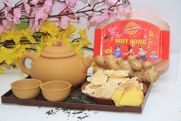 du xuân thưởng trà ngày Tết