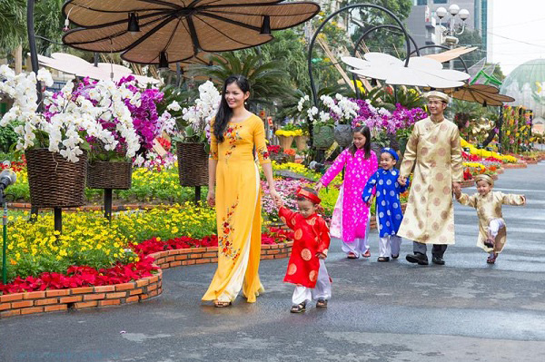 du xuân thưởng trà ngày tết