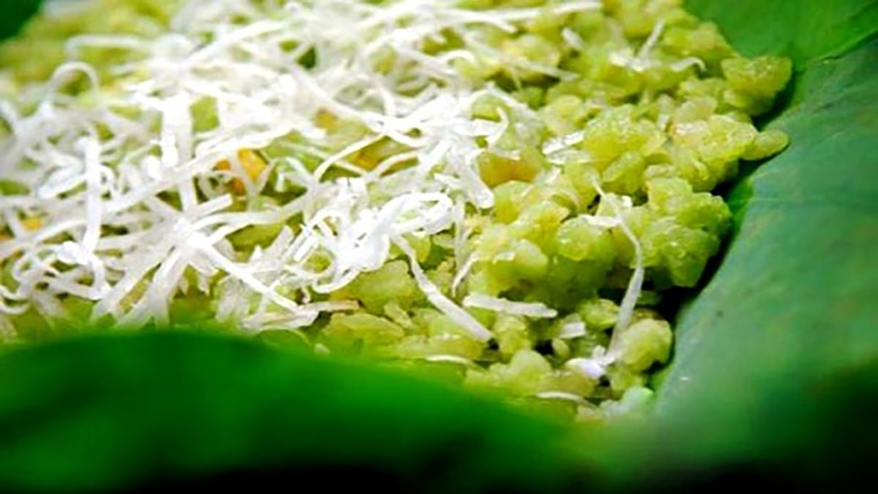 Cốm là một trong những món ngon Hà Nội nức lòng du khách