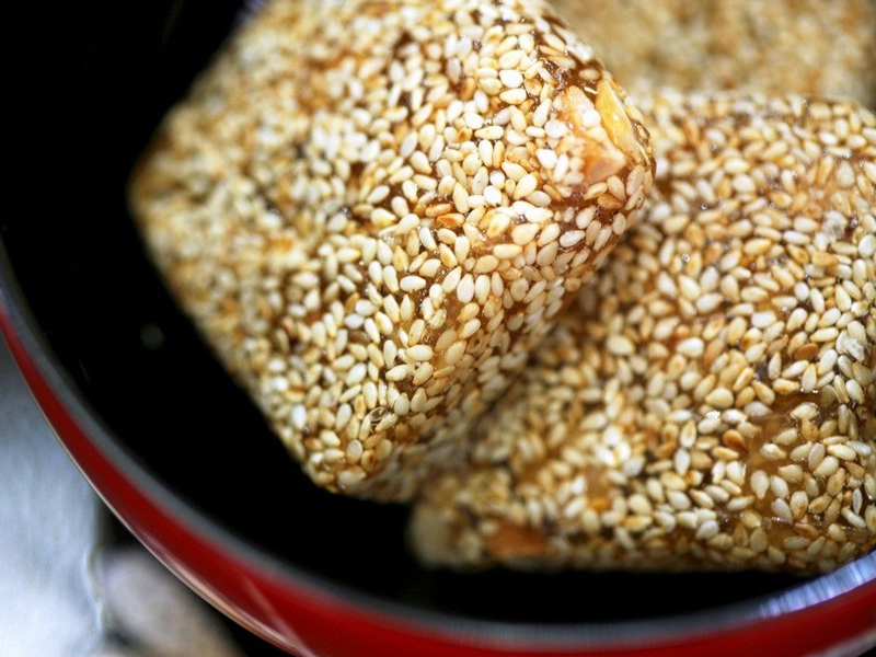 Kẹo mè xửng đặc sản xứng danh cố đô