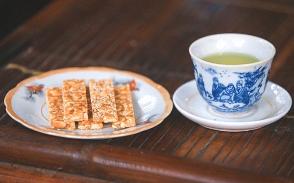 món kẹo lạc ngon cùng trà xanh