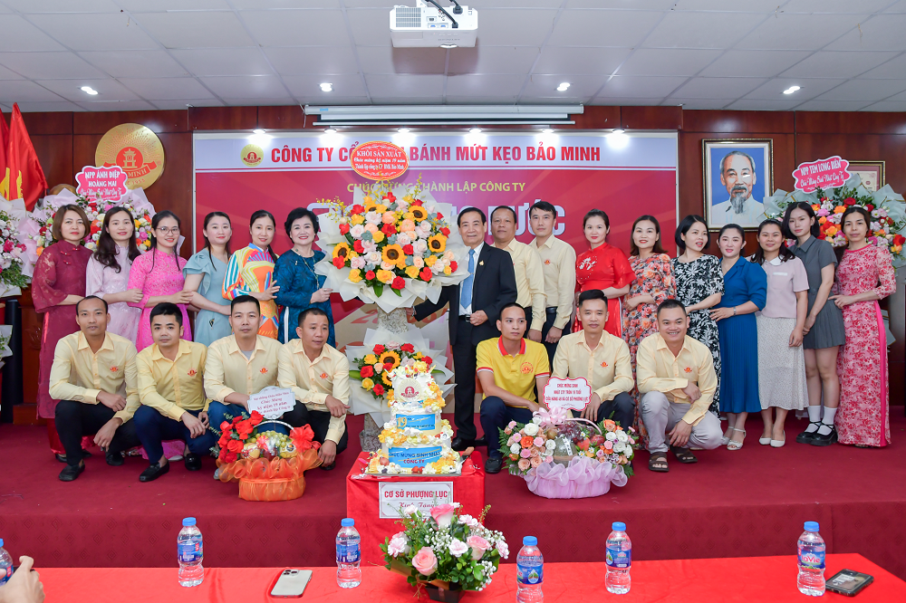 sinh nhat 19 tuoi niem vui som tai chi nhanh phia nam banh keo bao minh mkt 6920