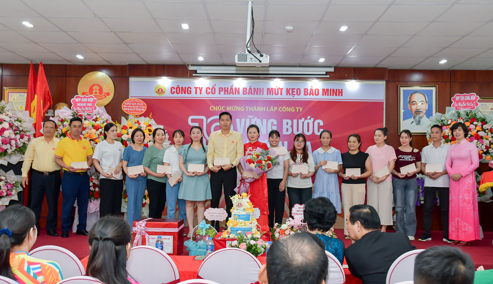 sinh nhat 19 tuoi niem vui som tai chi nhanh phia nam banh keo bao minh mkt 6965