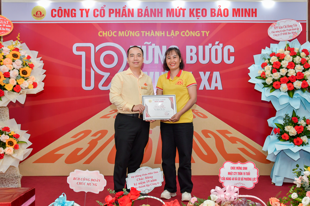 sinh nhat 19 tuoi niem vui som tai chi nhanh phia nam banh keo bao minh mkt 7122