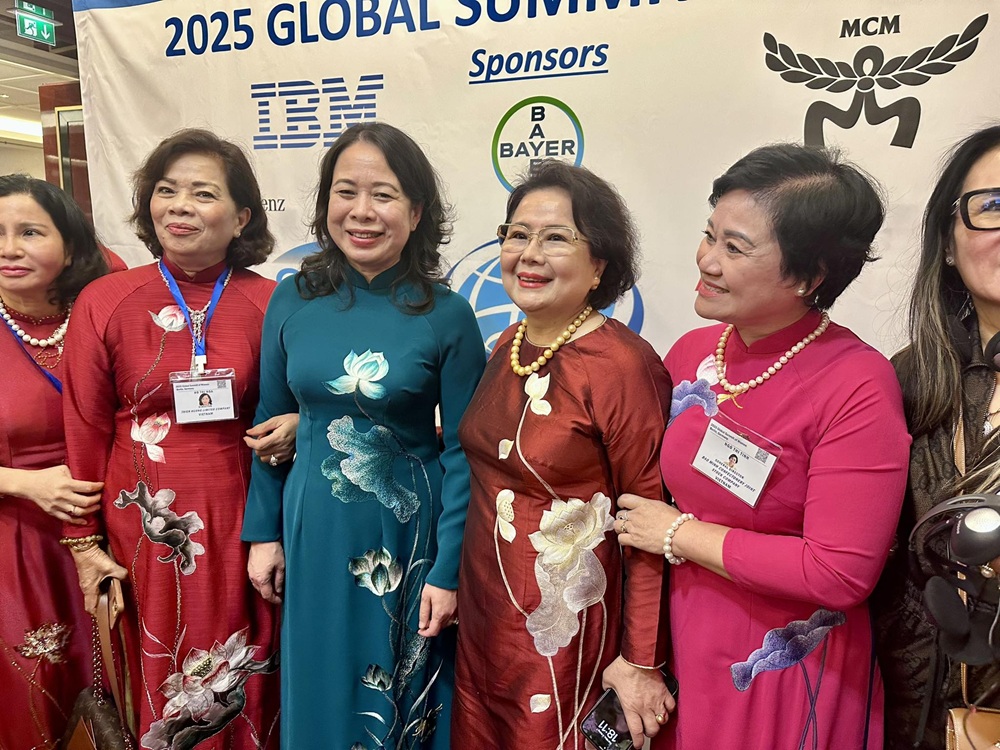 tong giam doc ngo thi tinh tham du hoi nghi thuong dinh phu nu toan cau gsw 2025 tai duc tong giam doc ngo thi tinh tham du hoi nghi thuong dinh phu nu toan cau gsw 2025 tai duc 7