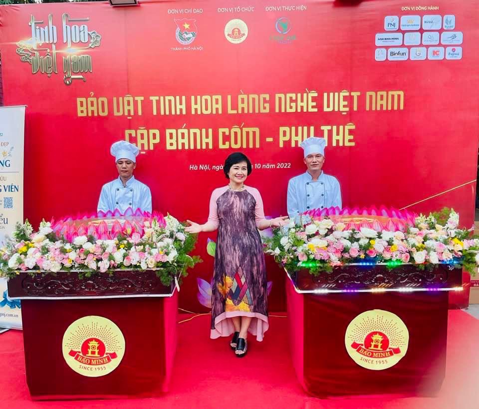 Cặp bánh Cốm - Bánh Phu thê lớn nhất Việt Nam.