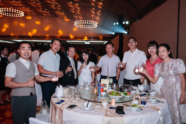 bao minh 70 nam thuong hieu xua ky uc tu hao ve mot hanh trinh luu giu phat trien di san am thuc viet tqp00558