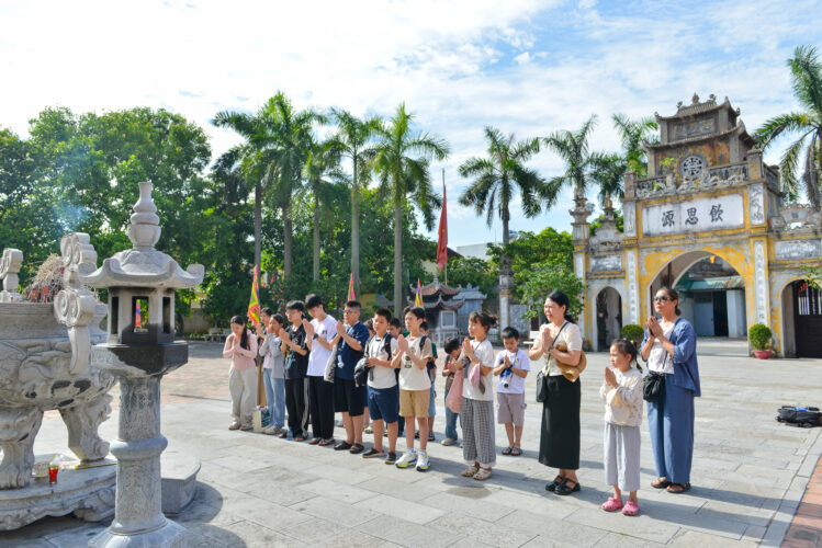 mot chuyen di nhieu bai hoc y nghia cua cac nha quan tri nhi bao minh h24 2933