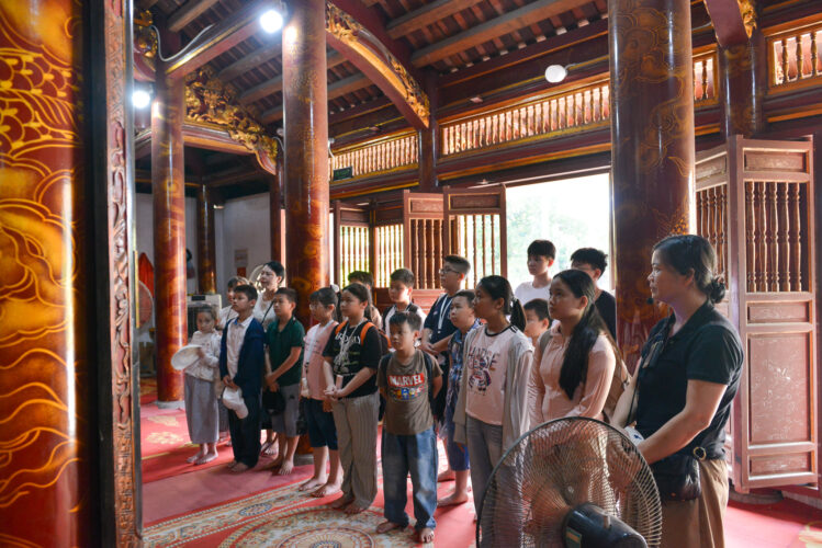 mot chuyen di nhieu bai hoc y nghia cua cac nha quan tri nhi bao minh h24 2942