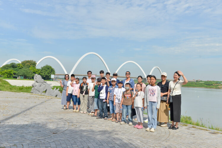 mot chuyen di nhieu bai hoc y nghia cua cac nha quan tri nhi bao minh h24 2976
