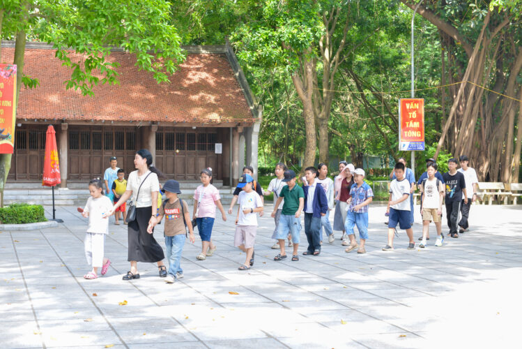 mot chuyen di nhieu bai hoc y nghia cua cac nha quan tri nhi bao minh h24 3049