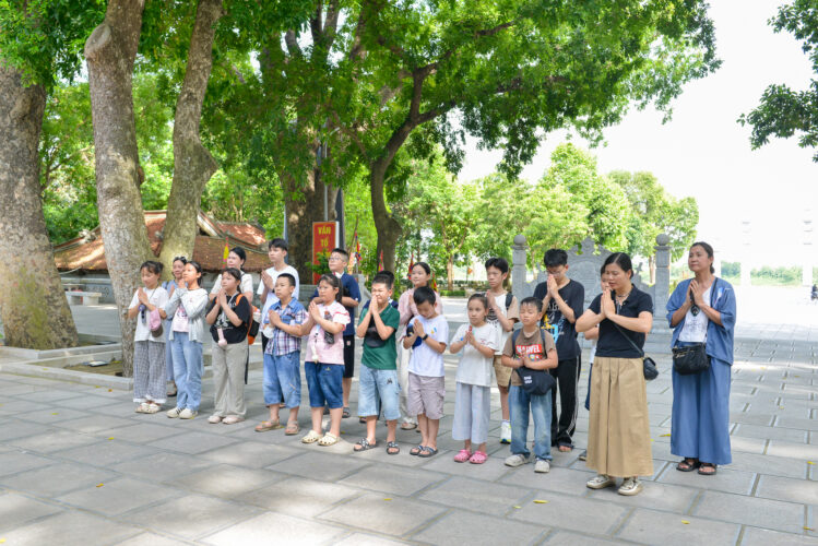 mot chuyen di nhieu bai hoc y nghia cua cac nha quan tri nhi bao minh h24 3060