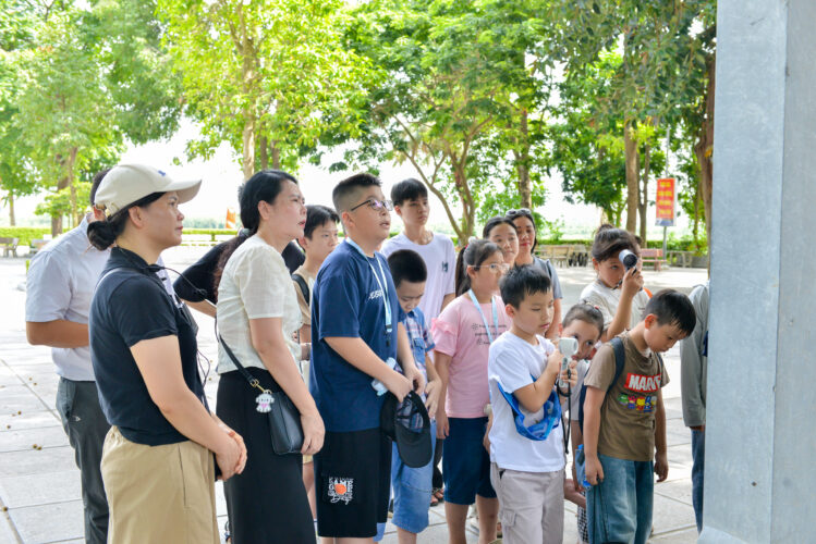 mot chuyen di nhieu bai hoc y nghia cua cac nha quan tri nhi bao minh h24 3081